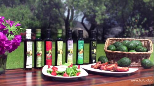 牛油果油常常出现在餐桌上